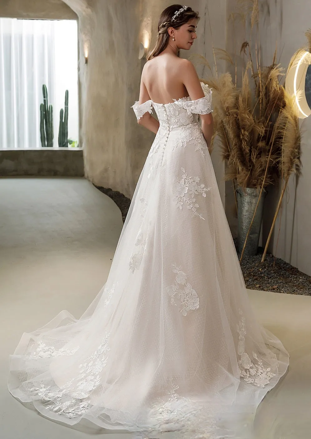 Floral Lace Wedding Dress With Detachable Off-The-Shoulder Straps