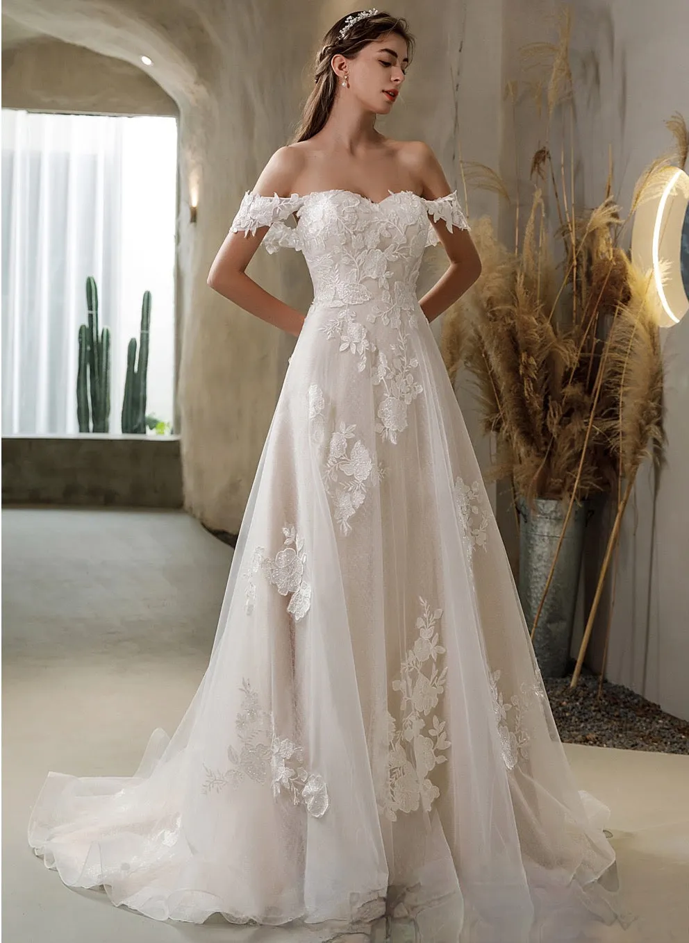 Floral Lace Wedding Dress With Detachable Off-The-Shoulder Straps