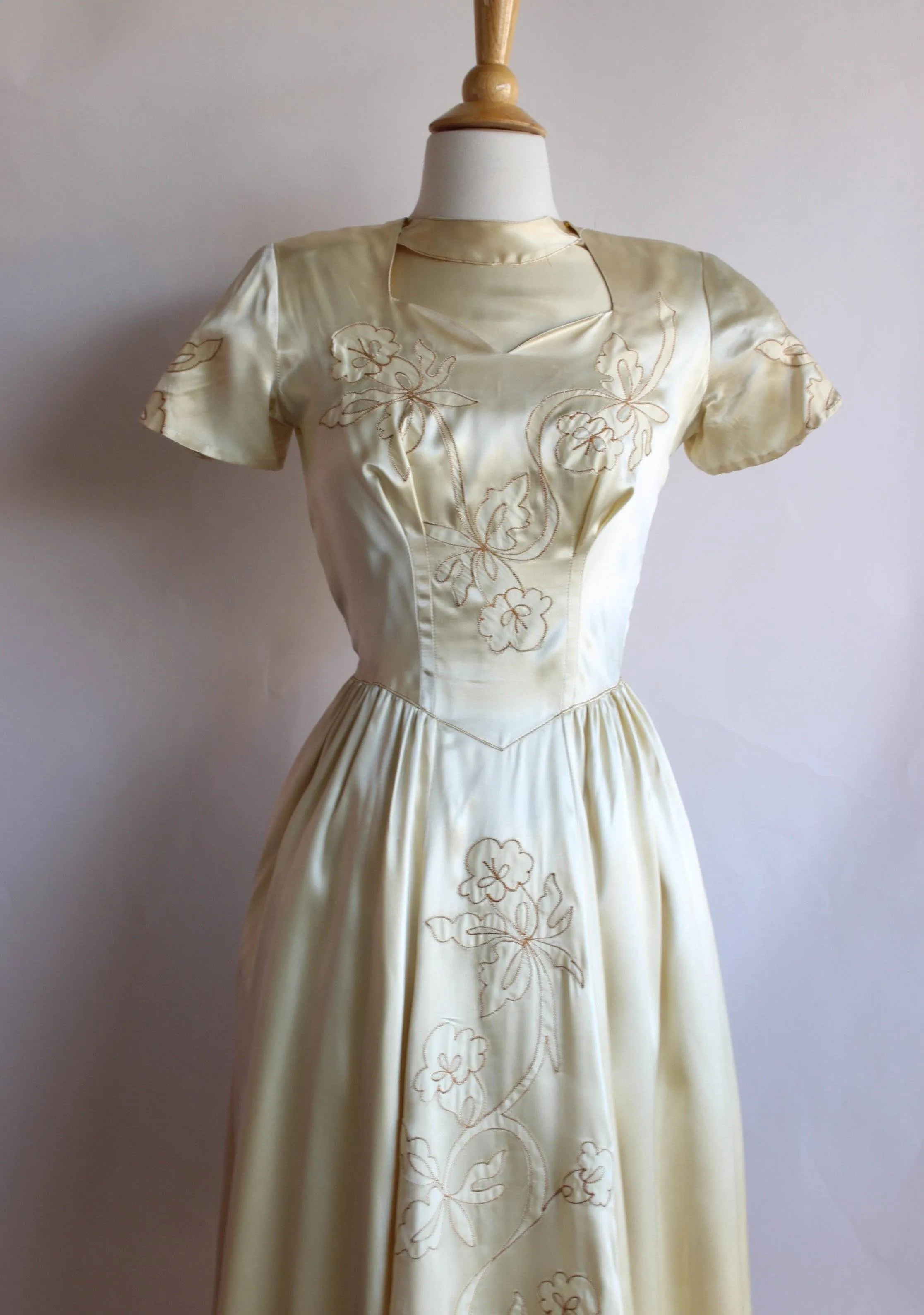 Vintage 1940s Ivory Satin Wedding Gown