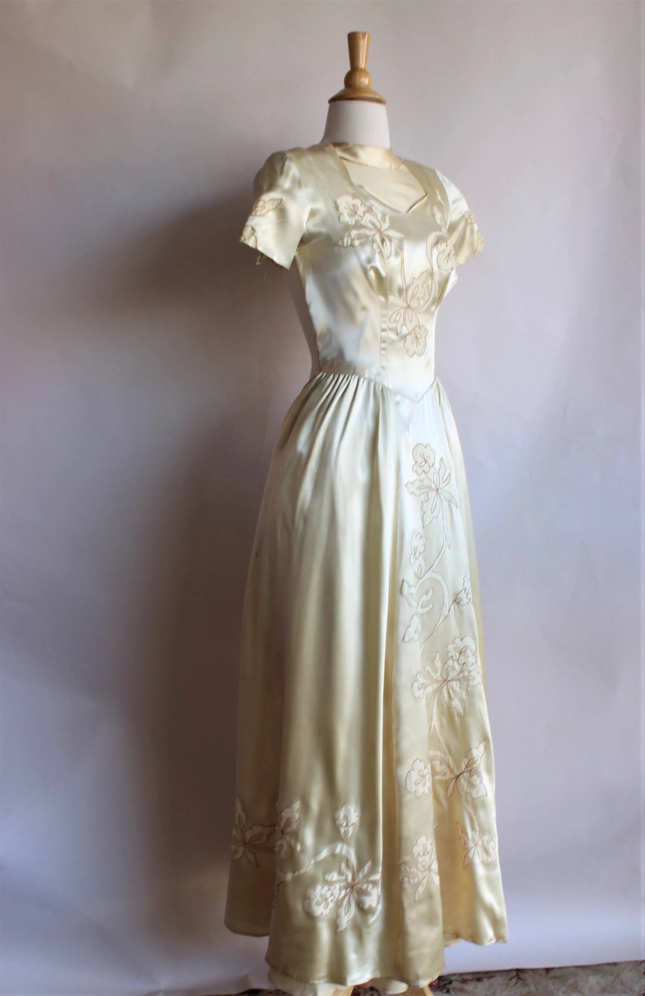Vintage 1940s Ivory Satin Wedding Gown