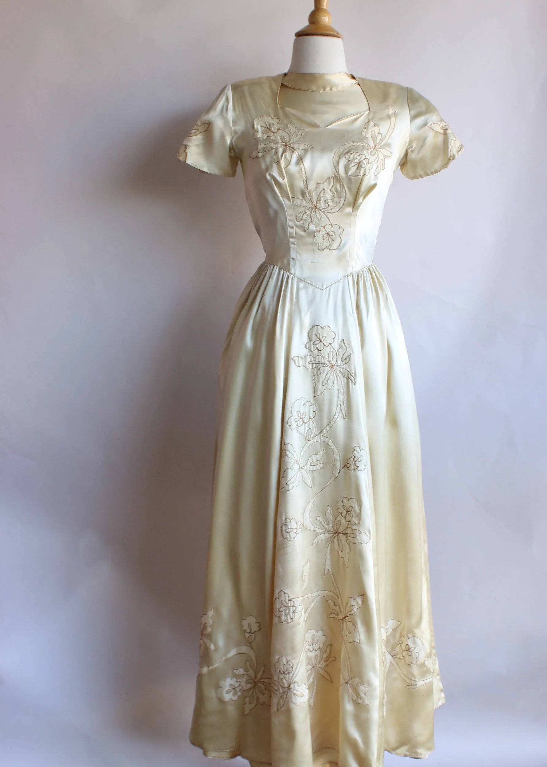 Vintage 1940s Ivory Satin Wedding Gown